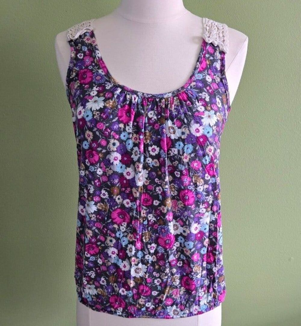 Soprano Floral Tank Top with Lacy Back Size Medium